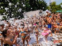 Surprise Spuma Party 63