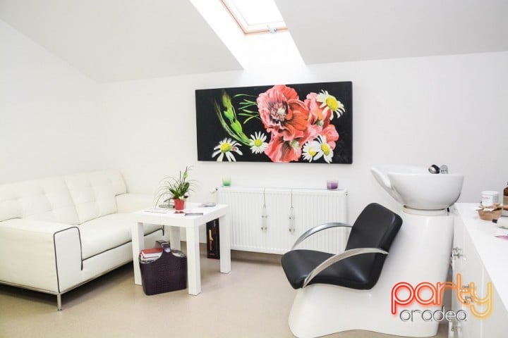 Simply by Sanda Ianosdan